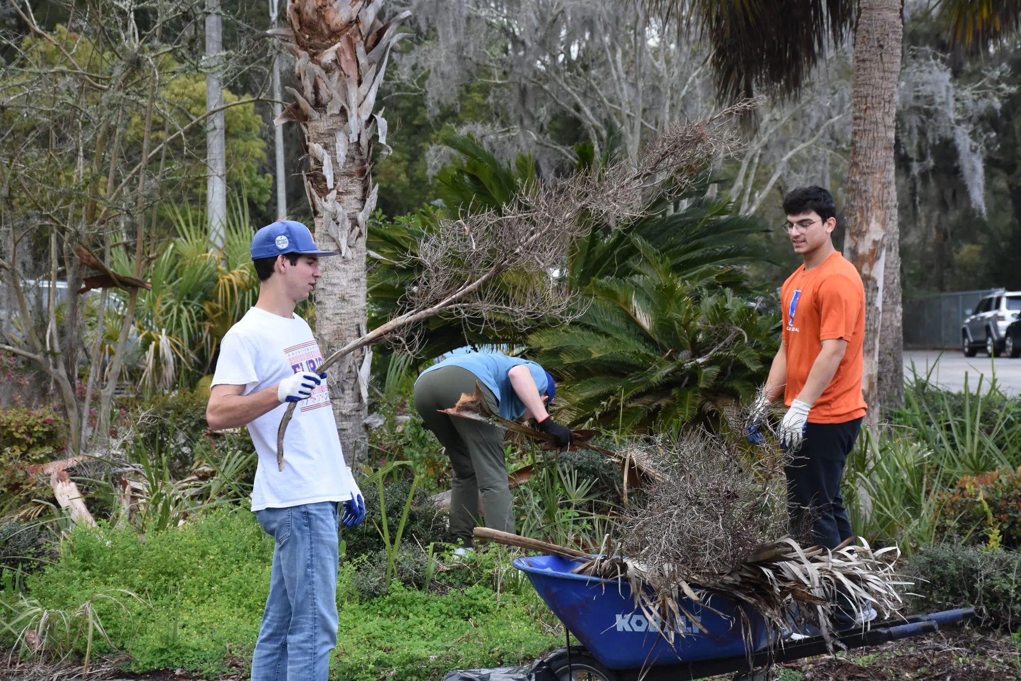 UF volunteers clearing landscaping during a makeover weekend